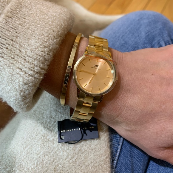 Daniel Wellington Watch - Gold - Picture 4 of 8